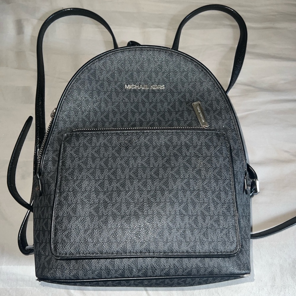 Sheila Medium Signature Logo Backpack - Picture 4 of 13